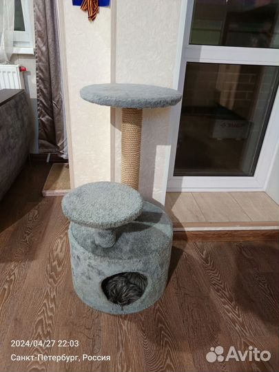 Кошачий домик с когтеточкой