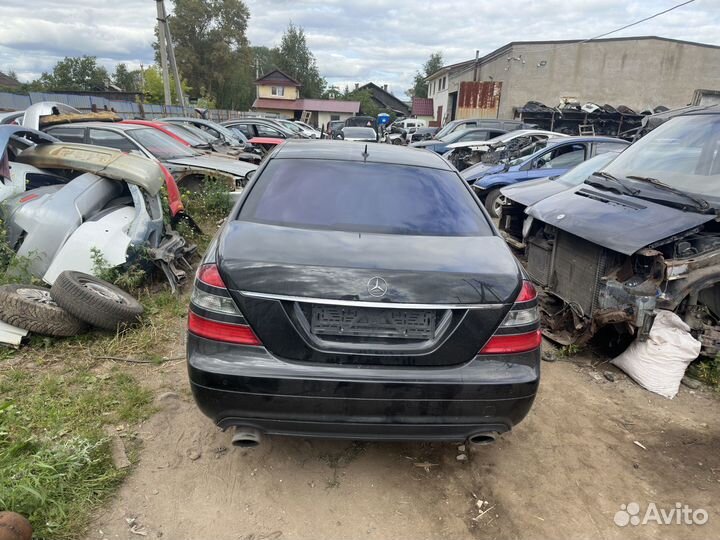 В разборе Mercedes Benz W221 5,5 2005