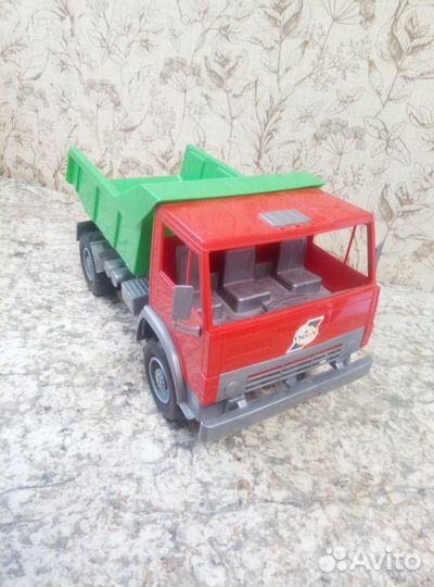 Игрушка машинка грузовая
