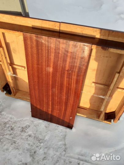 Стол обеденный