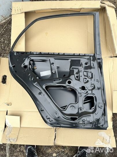 Продам заднюю левую дверь Тойота Королла Е 150