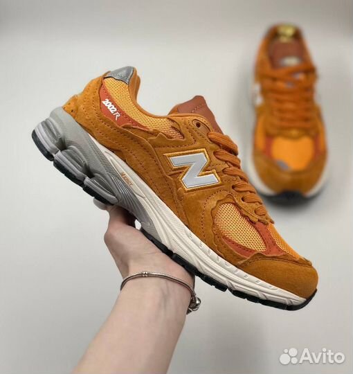 Кроссовки NEW balance 2002R