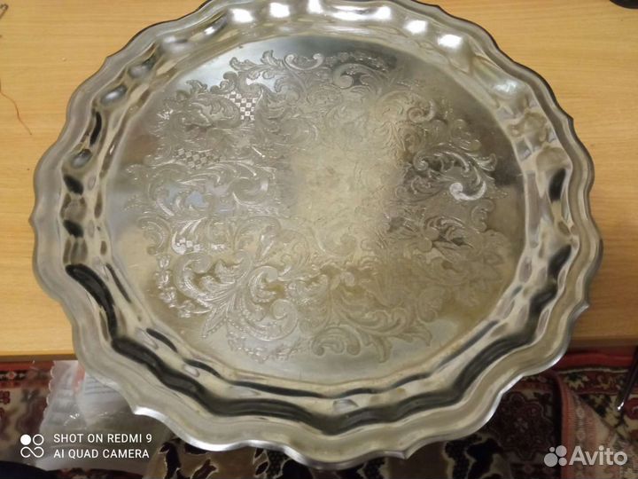 Подносы, салатницы, кружки. тортницы