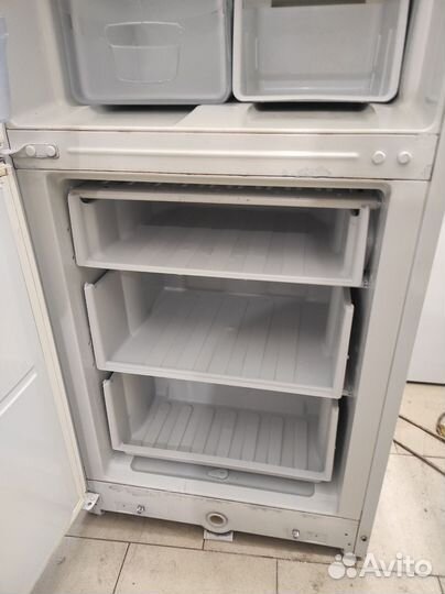 Холодильник Indesit