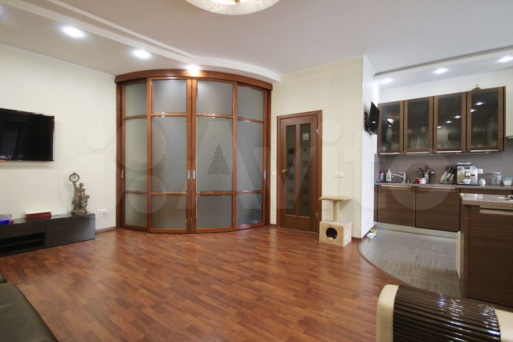 2-к. квартира, 80 м², 3/10 эт.