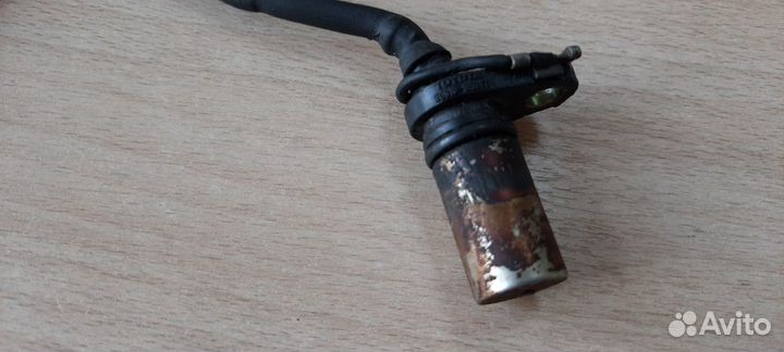 Датчик положения коленвала Тойота Авенсис / Камри