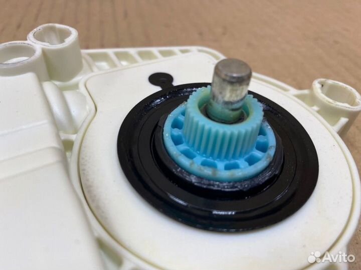 Моторчик стеклоподъемника передний правый Audi A4