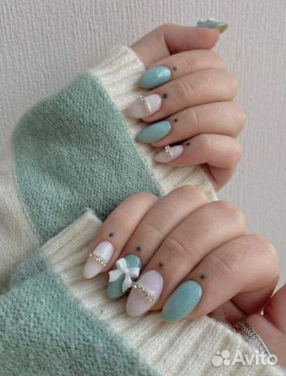 Модель на маникюр