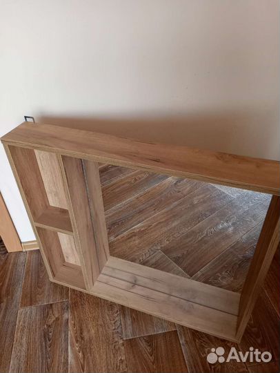 Зеркало в ванную с полочкой