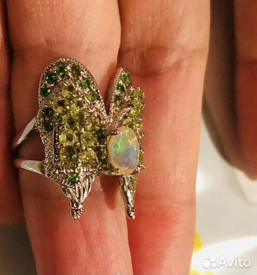 Серебряное кольцо бабочка опал хризолиты хромдиоп