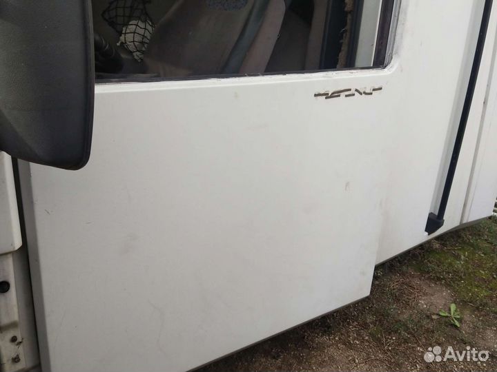 Дверь Рено Магнум