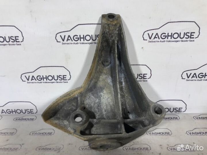 Кронштейн кпп левый Audi A6 C5 2.8 ACK 1998