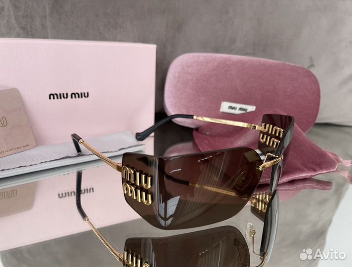 Солнцезащитные очки MIU MIU