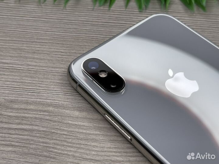 iPhone Xs, 64 ГБ
