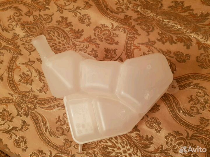 Расшерительный бачек (оригинал) продаю