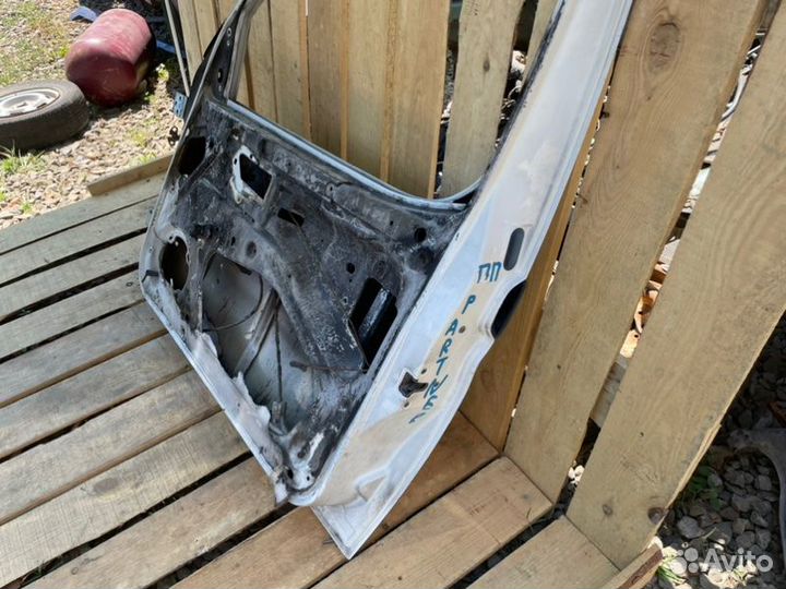 Дверь передняя правая Peugeot Partner