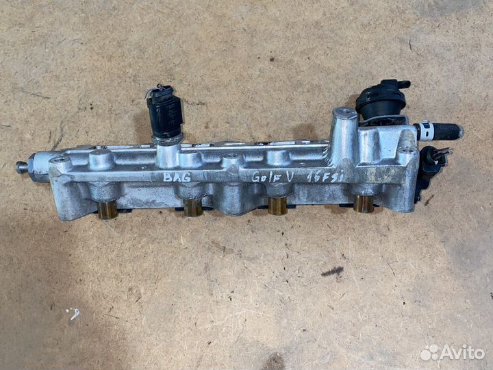 Топливная рампа 03C133204G 1.6fsi Golf Jetta Skoda