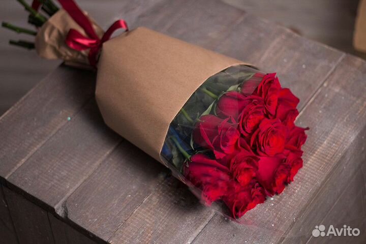 11 роз в крафт упаковке. Доставка