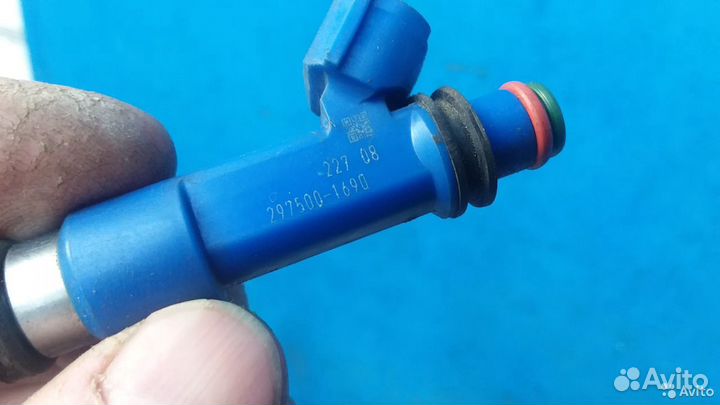 Форсунка топливная 2975001690 Mazda 3 Mazda 2