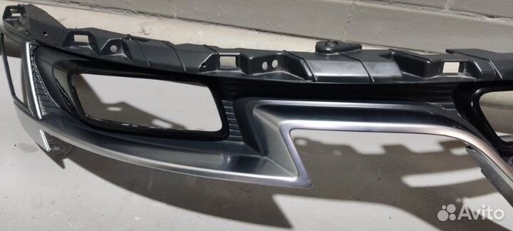 Накладка на фару передняя правая Kia Carnival 4