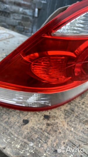 Продам задний левый фонарь