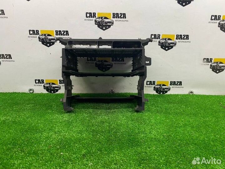 Кронштейн (крепление) Audi A4 B5 8D858005M