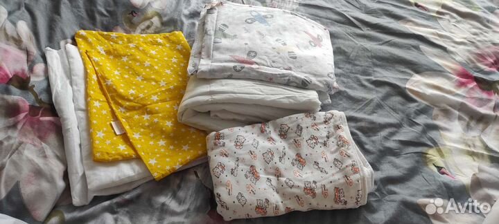 Постельное белье с бортиками в круглую кроватку