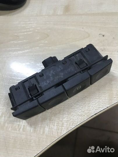 Кнопка включения обогрева заднего стекла Ford Fies