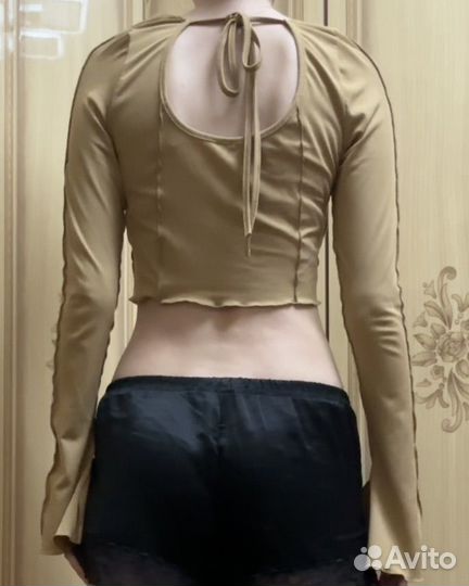 Короткая кофта на завязках бежевая