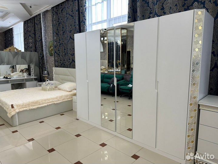 Спальный гарнитур 6-дверный «Граффити»