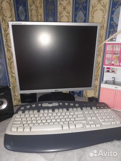 Монитор клавиатура и мышь