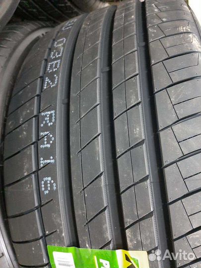 Kapsen RS26 275/40 R21 и 315/35 R21