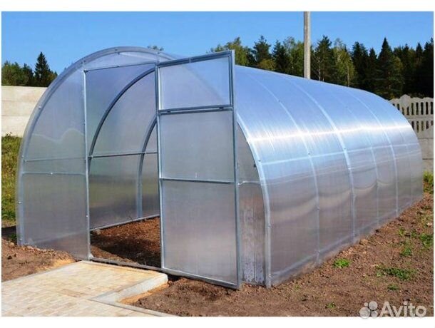 Теплицы с капельным поливом в подарок