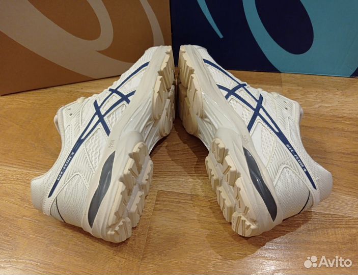 Кроссовки Asics