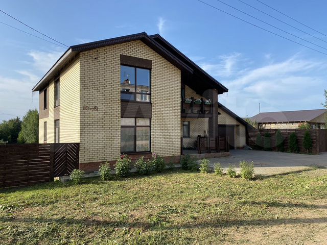 Коттедж 250 м² на участке 12 сот.