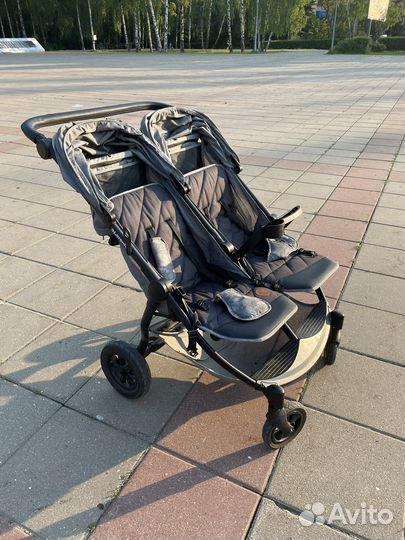 Прогулочная коляска для двойни