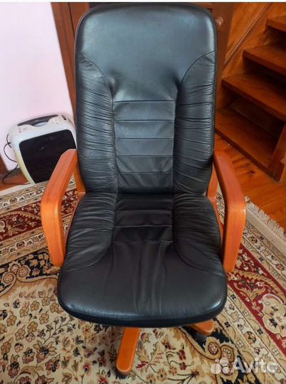 Компьютерное кресло кожаное