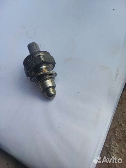 Датчик заднего хода МКПП avensis 2007