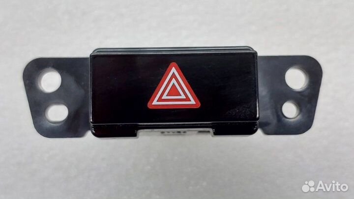 Кнопка аварийной сигнализации Mitsubishi Outlander