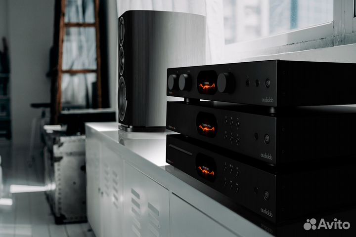 Интегрированный усилитель AudioLab 7000A Black