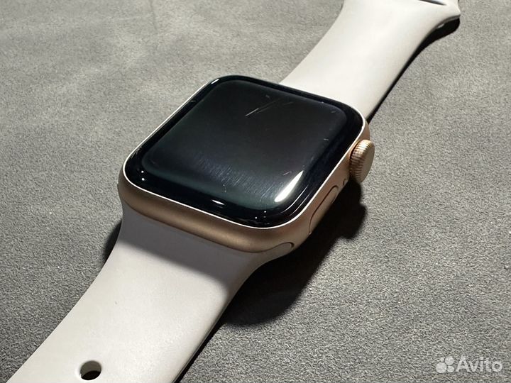 Apple watch se 40mm starlight