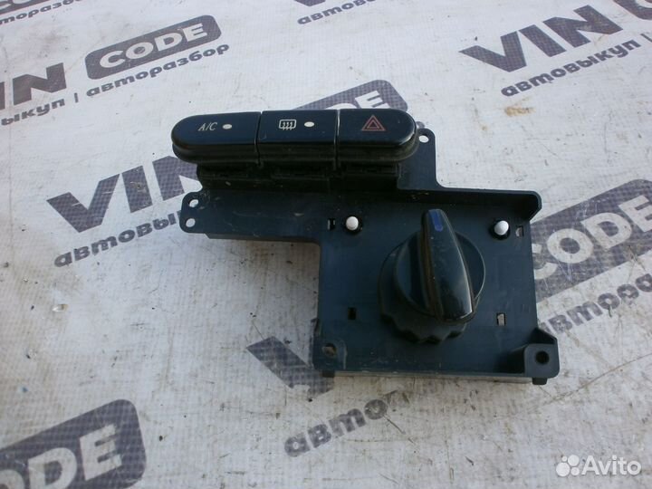 Включатель кондиционера и аварийки Джили мк кросс