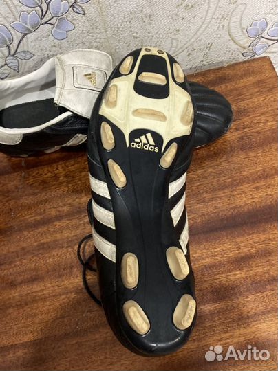 Футбольные бутсы adidas