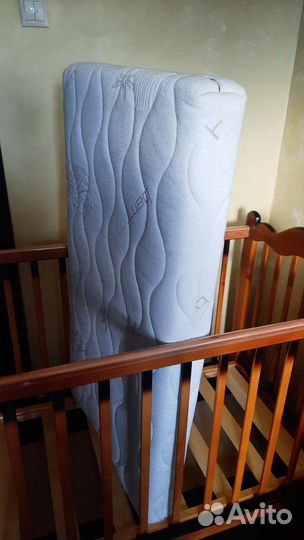 Детская кроватка с матрасом