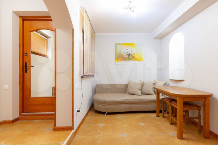 3-к. квартира, 80 м², 1/2 эт.