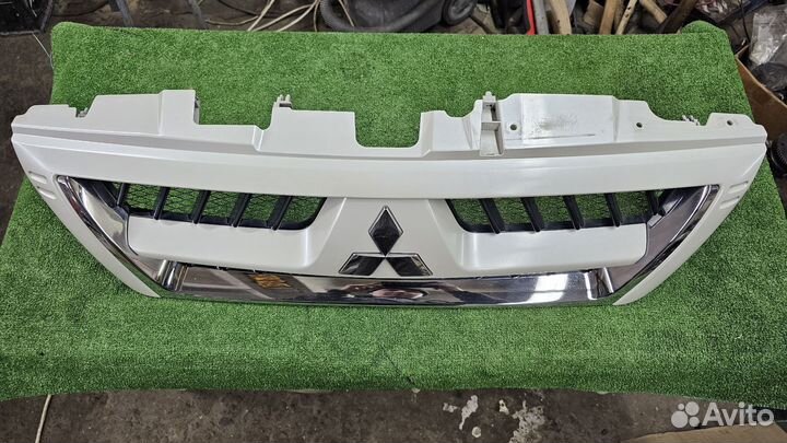 Решетка радиатора паджеро 3