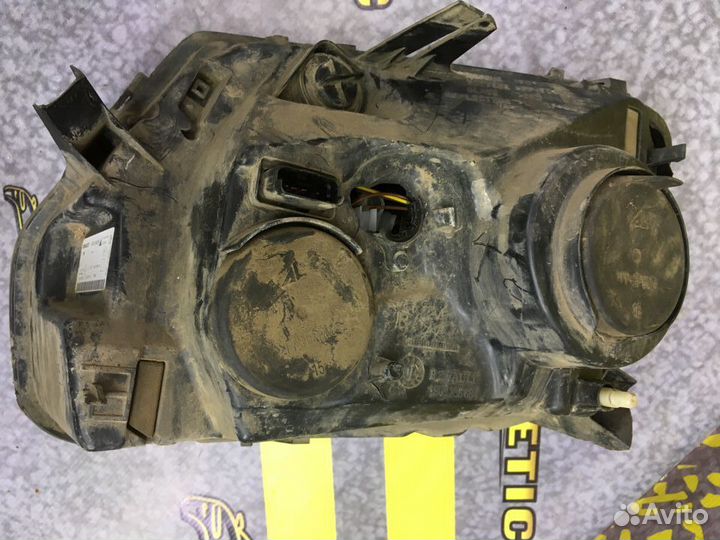 Фара правая с битым корпусом Дастер Duster