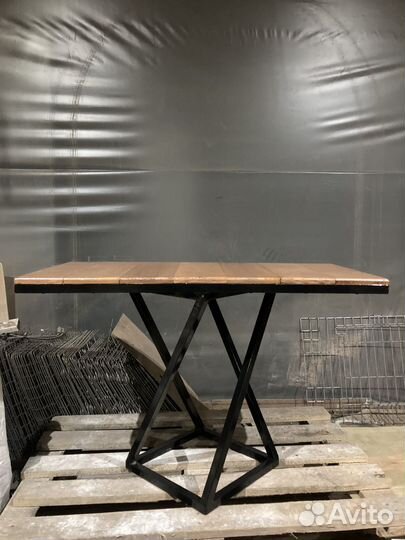 Столик в стиле лофт