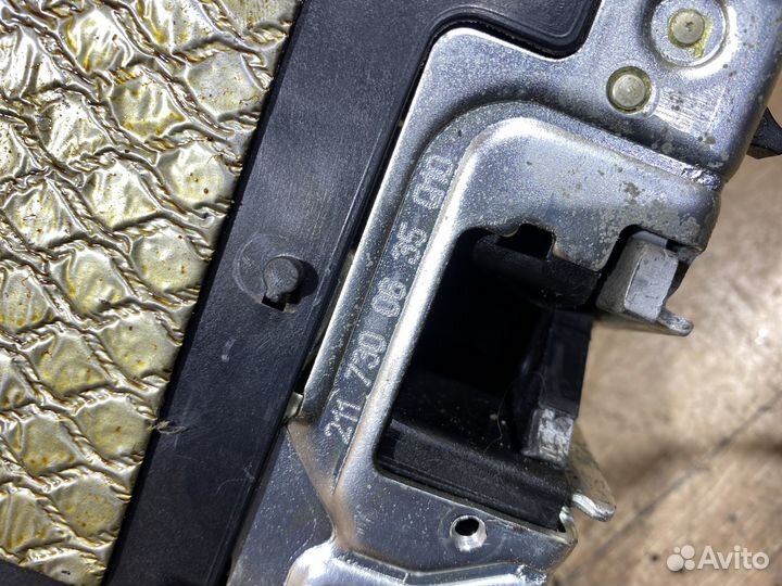 Замок задней правой двери Mercedes W211 ZD138