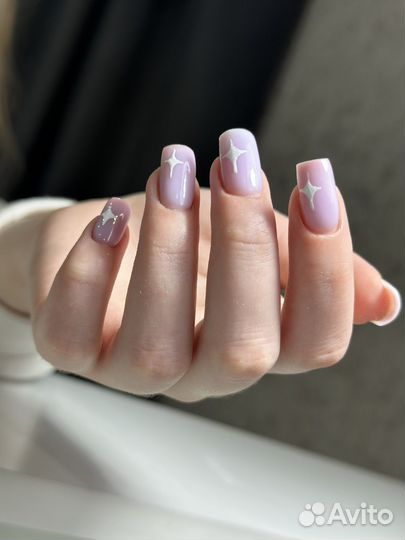 Модель на маникюр